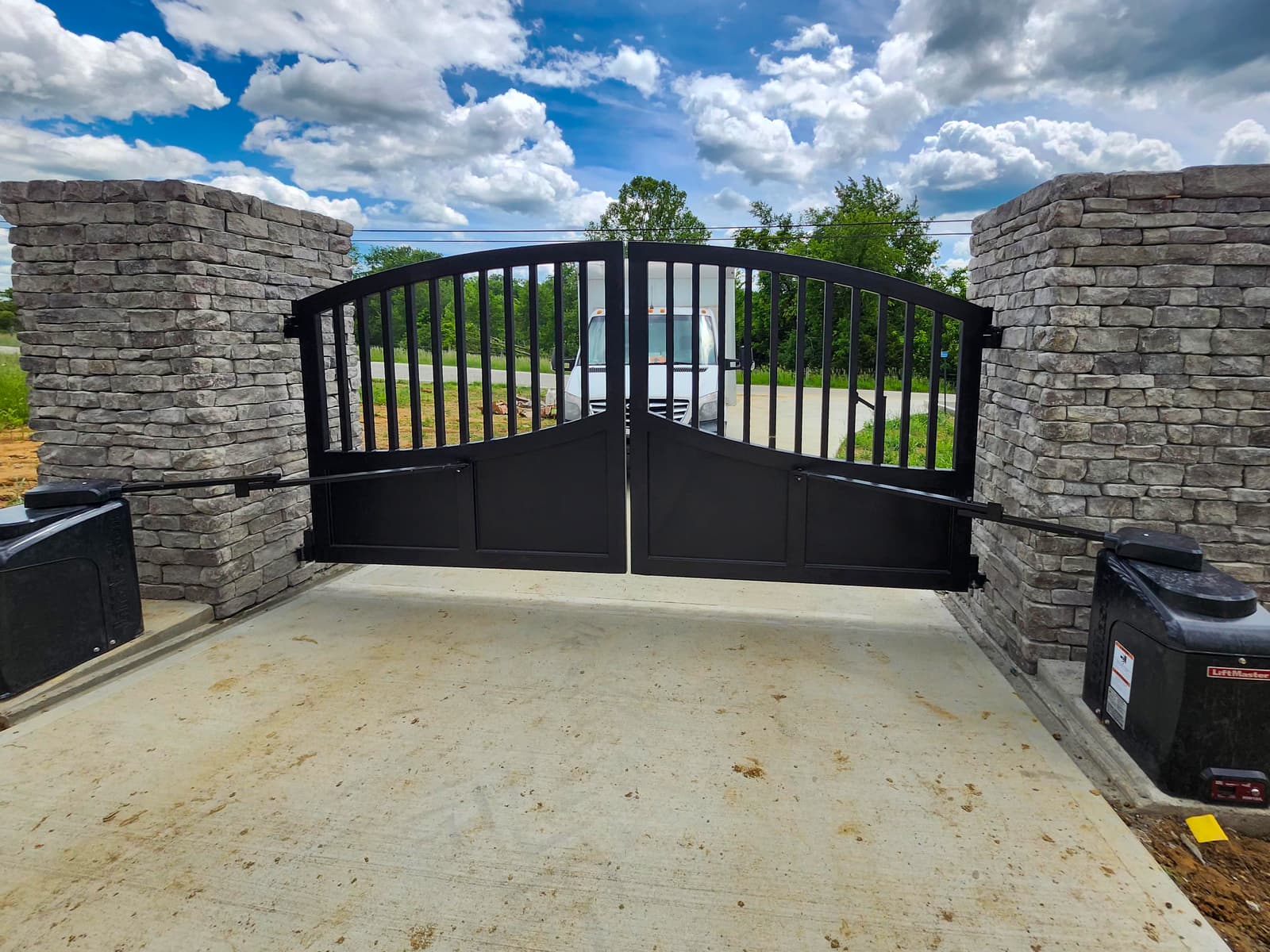 LiftMaster Swing vs. Slide Gate Operators: How to Choose the Right Series