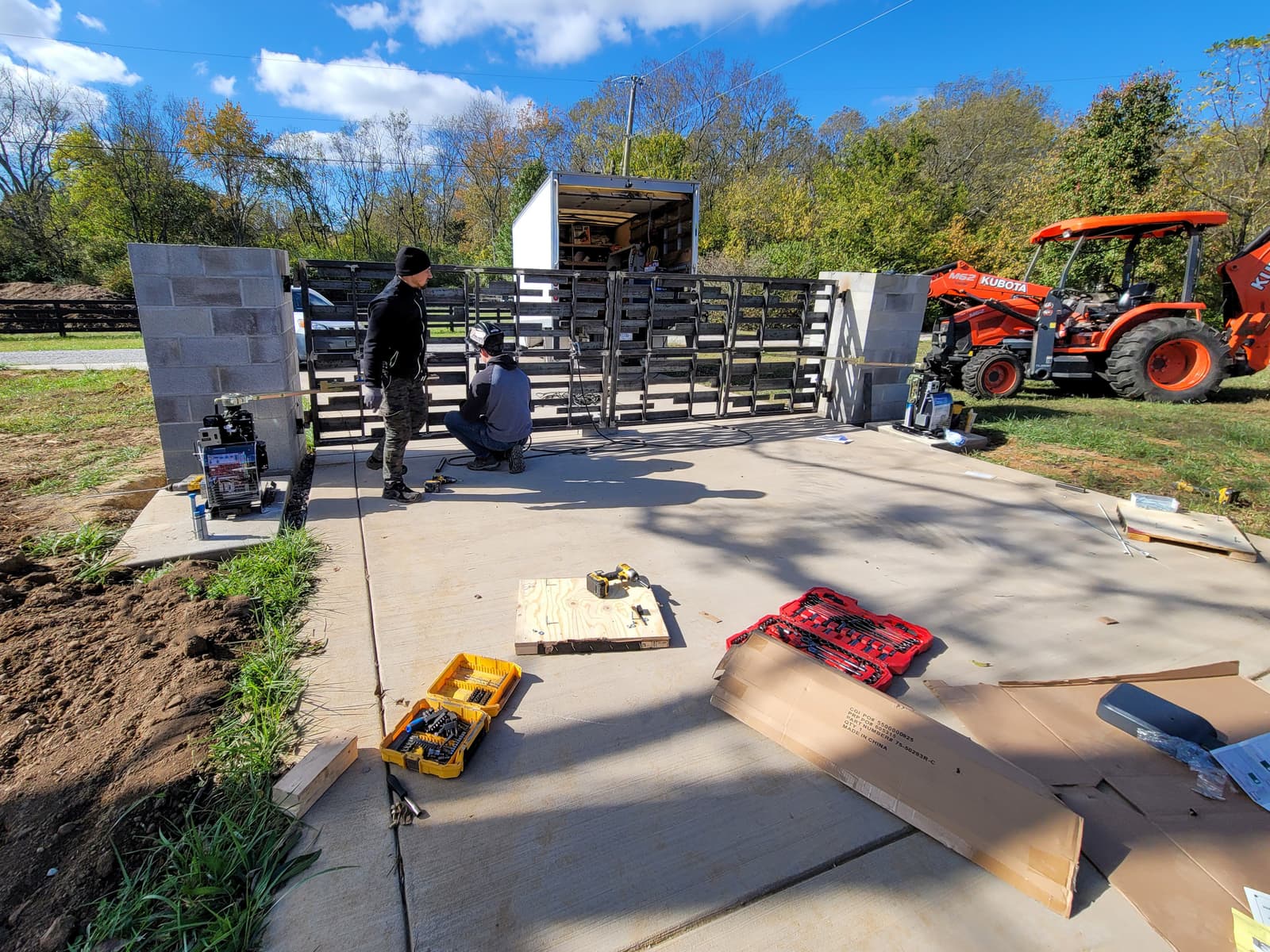 5 Signs It’s Time to Replace Your Old Metal Fence and Railing