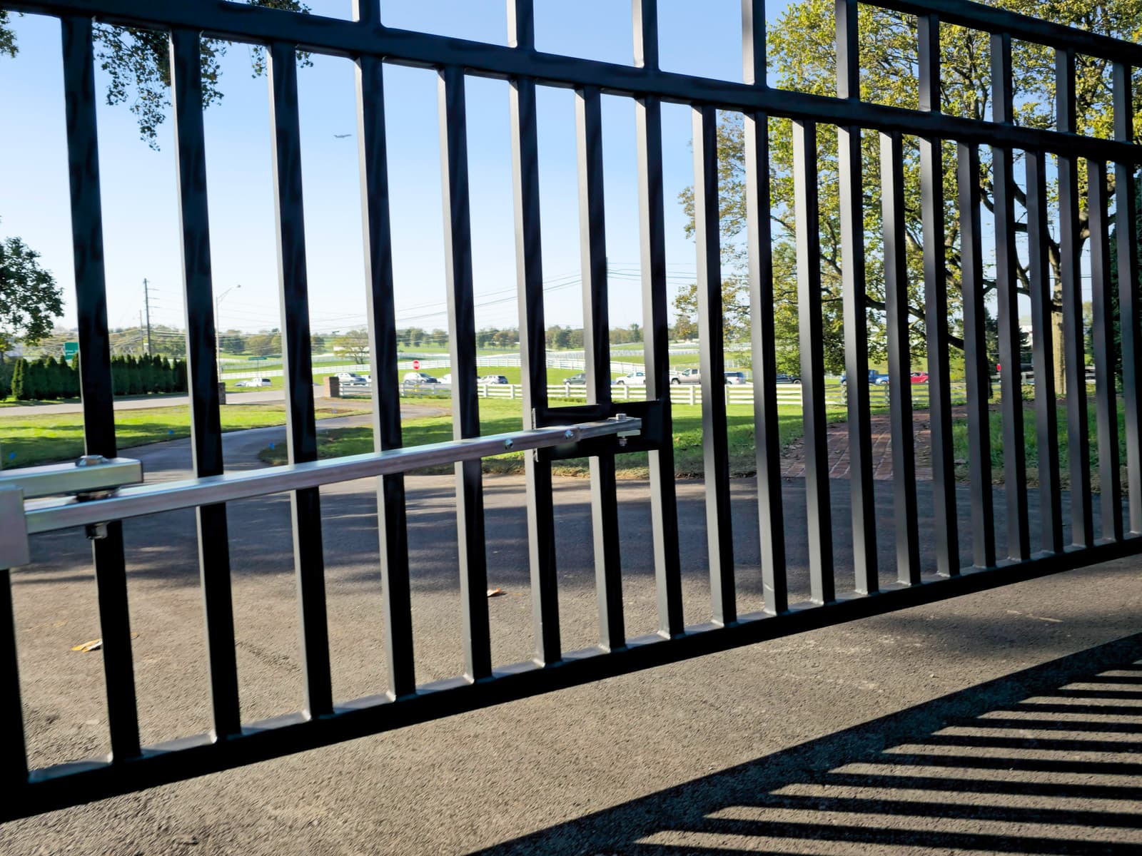The Benefits of Custom Fabricated Gates vs. Prefabricated Gates