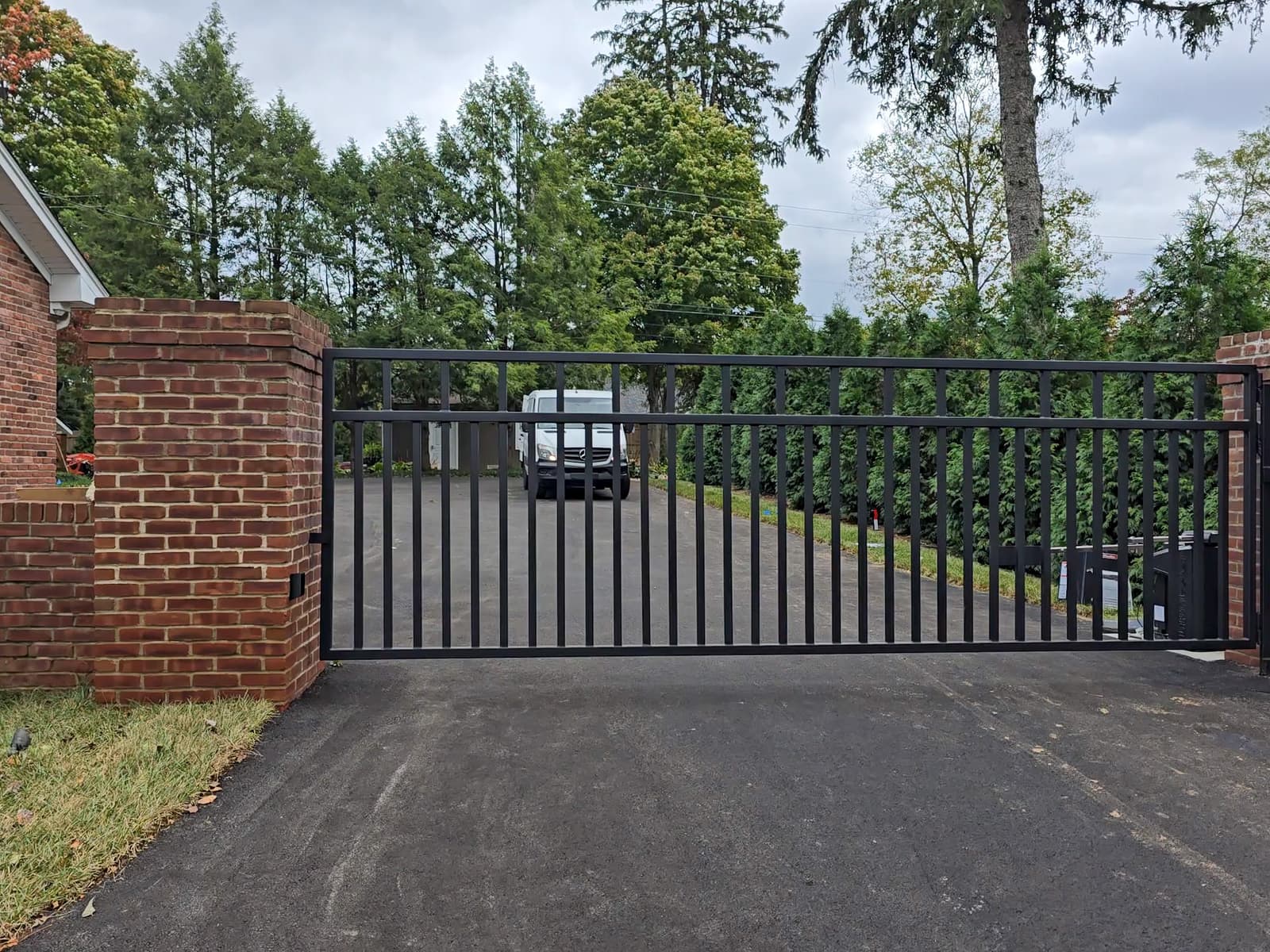 LiftMaster Swing vs. Slide Gate Operators: How to Choose the Right Series