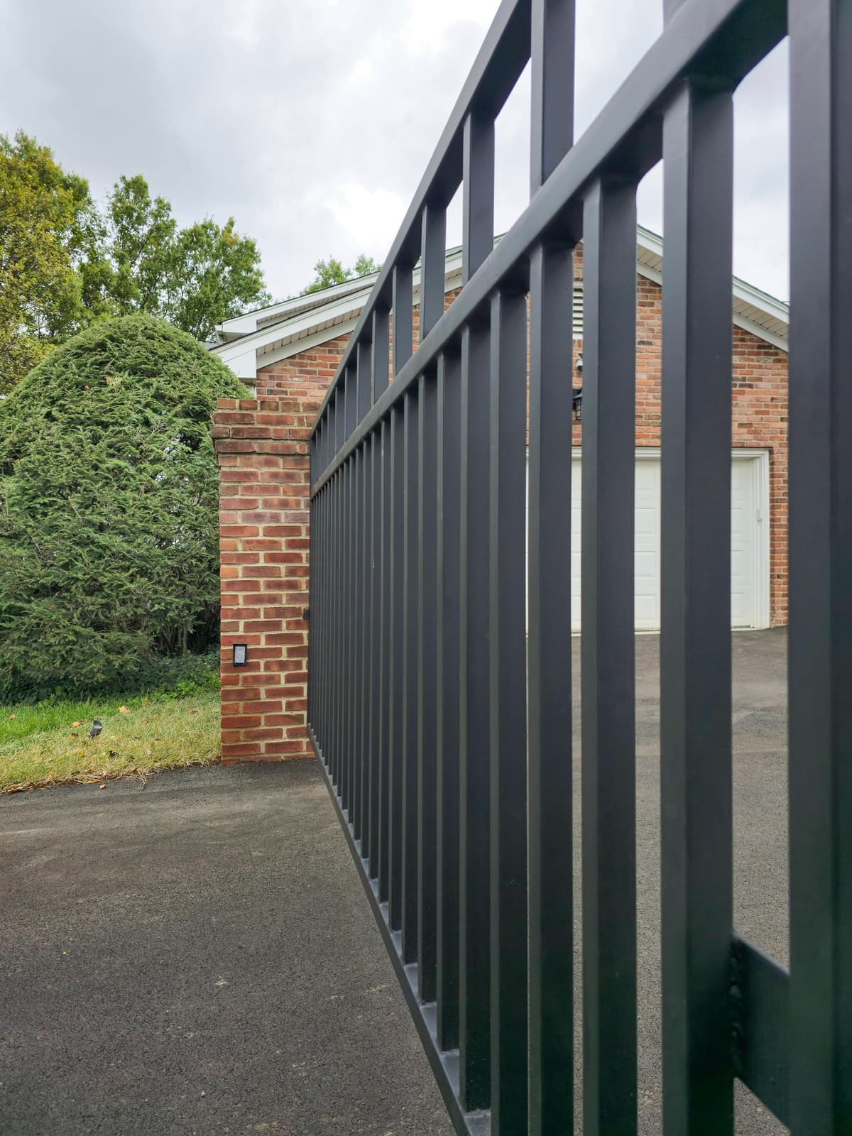 Best Colors for Powder-Coated Gates in 2025
