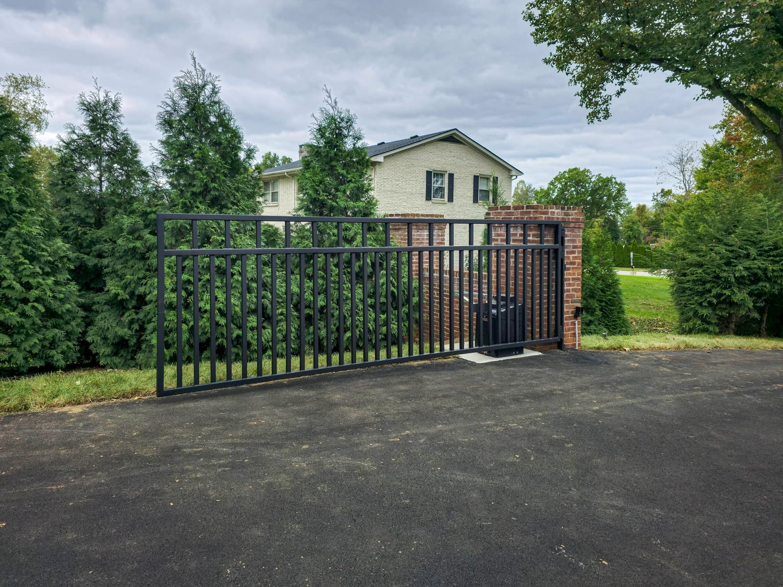 LiftMaster Swing vs. Slide Gate Operators: How to Choose the Right Series