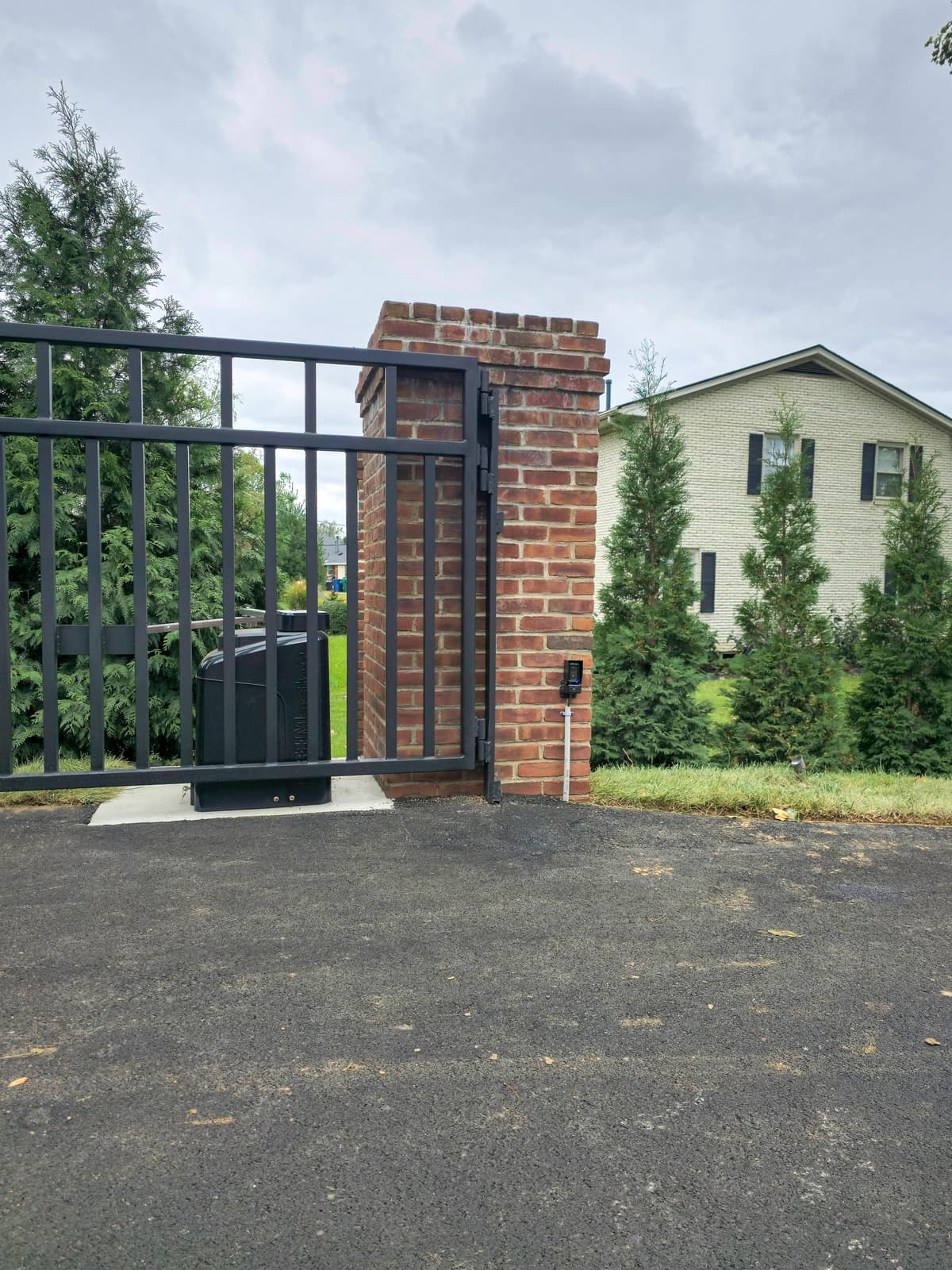 LiftMaster Swing vs. Slide Gate Operators: How to Choose the Right Series
