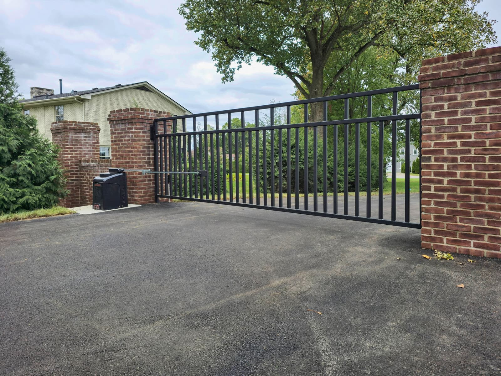 Decorative Metal Gate Accessories That Add Value: Handles, Scrollwork, and Finials