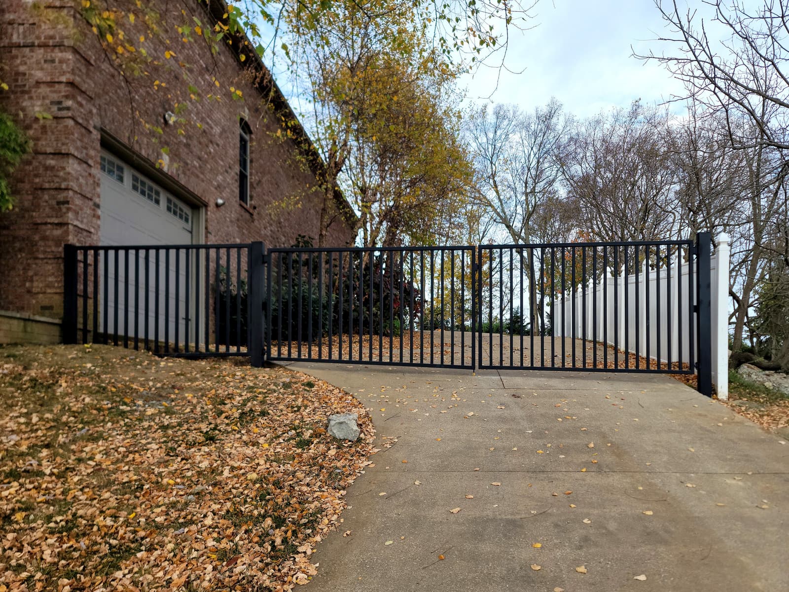 LiftMaster Swing vs. Slide Gate Operators: How to Choose the Right Series
