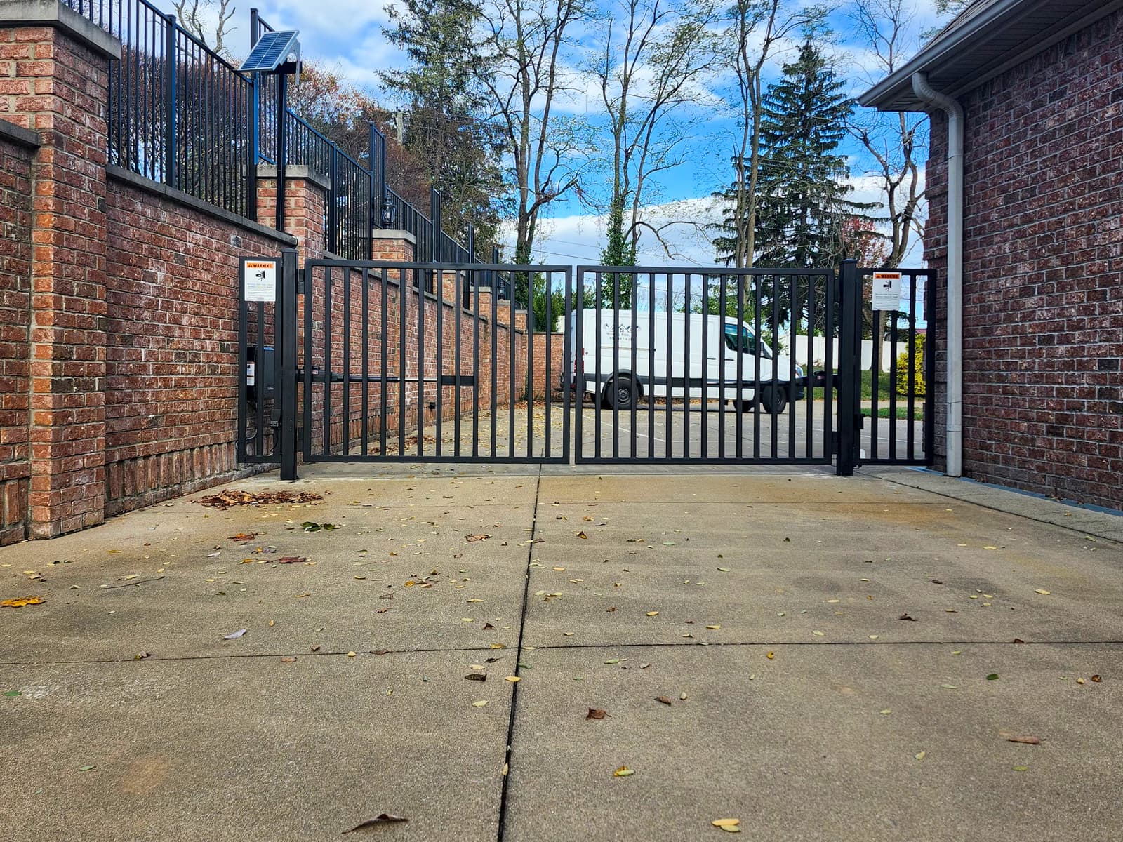 Custom Driveway Gates in Lexington: Styles, Costs & Automation (2025 Guide)