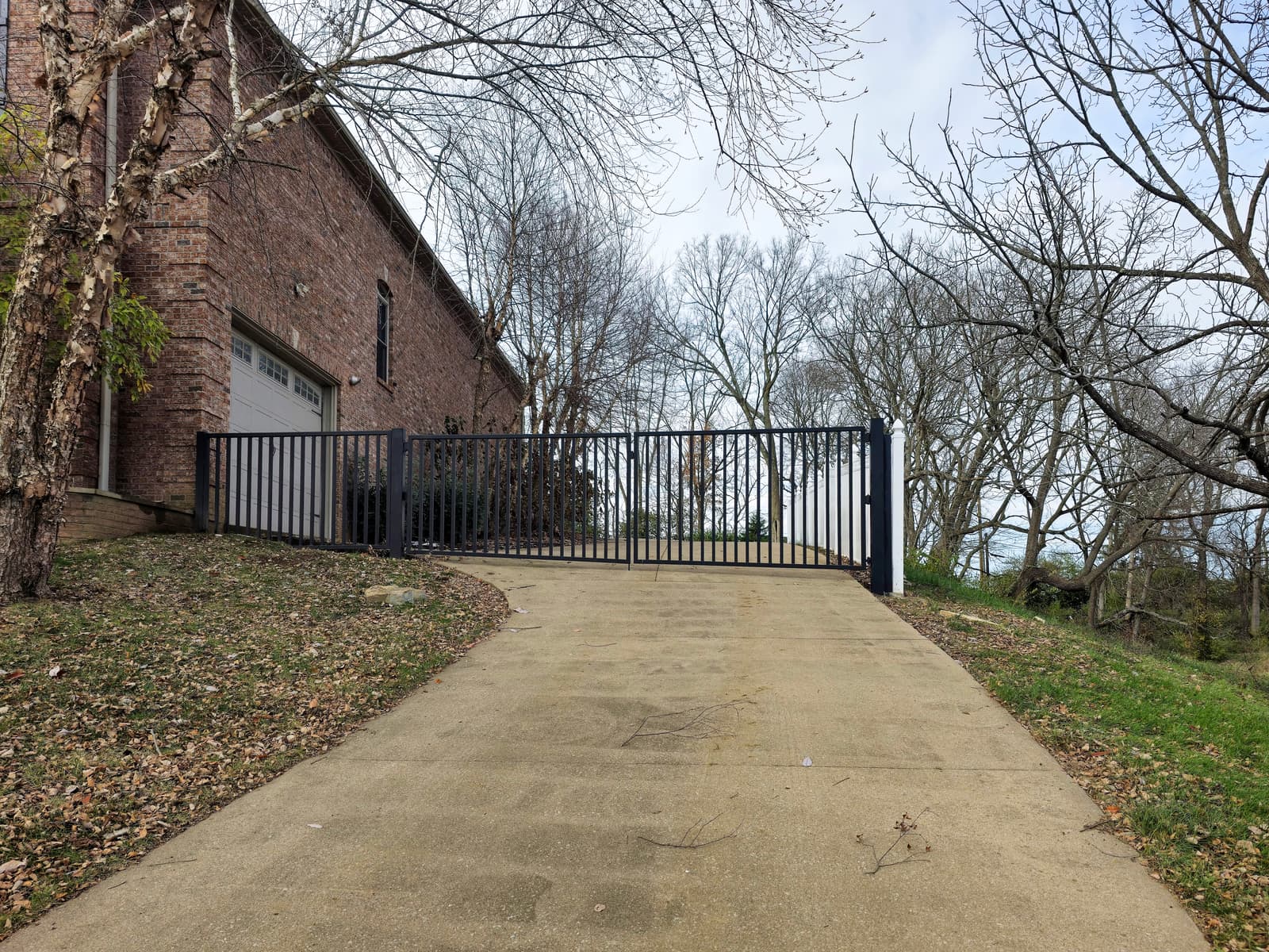 2026 Gate Material Trends: What’s Best for Kentucky Weather