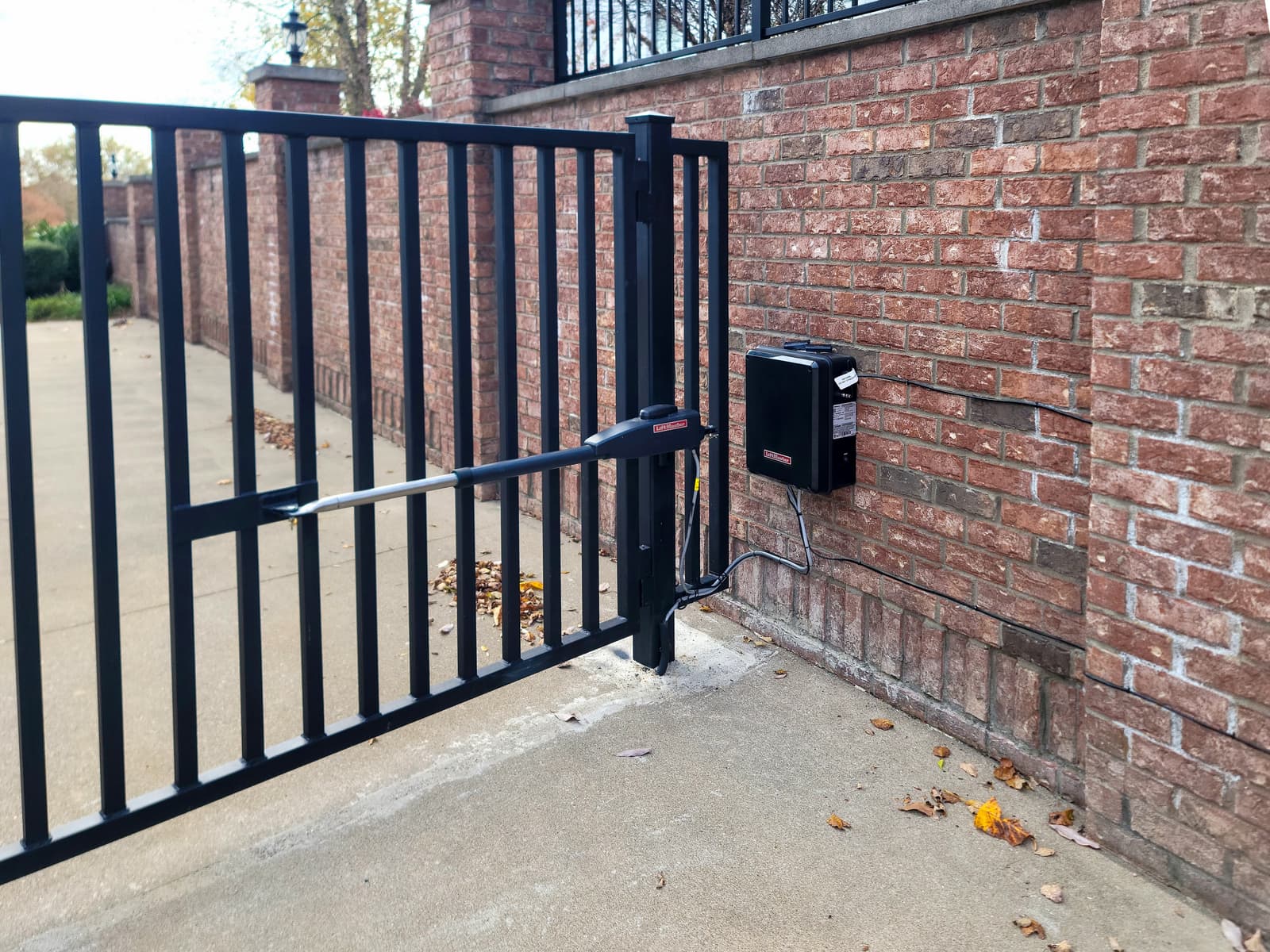 LiftMaster Swing vs. Slide Gate Operators: How to Choose the Right Series
