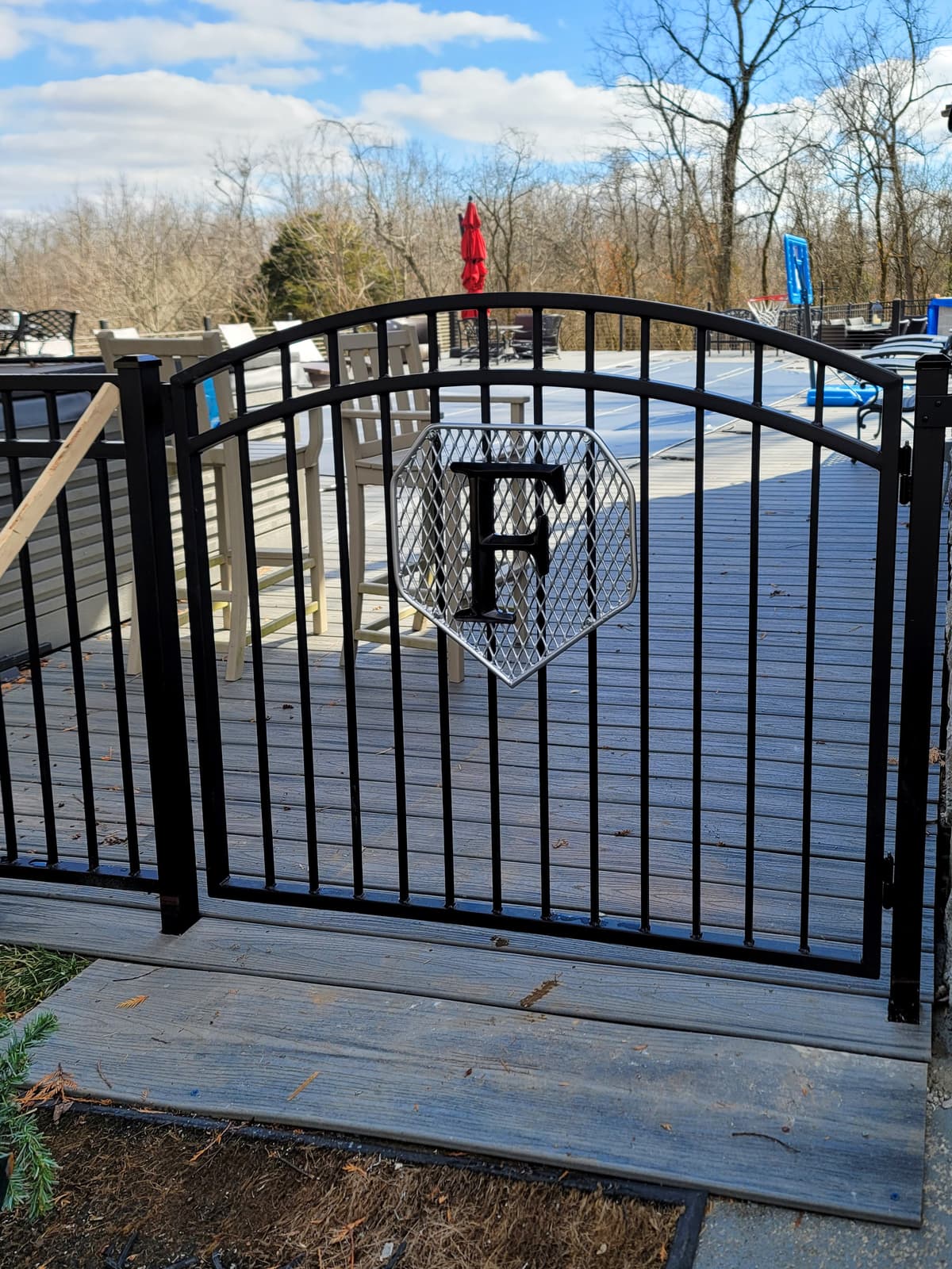 How Powder Coating Extends the Life of Your Metal Fences and Railings