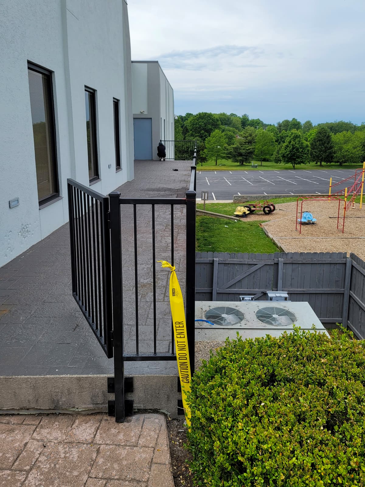 Powder Coating vs. Painting for Metal Fences