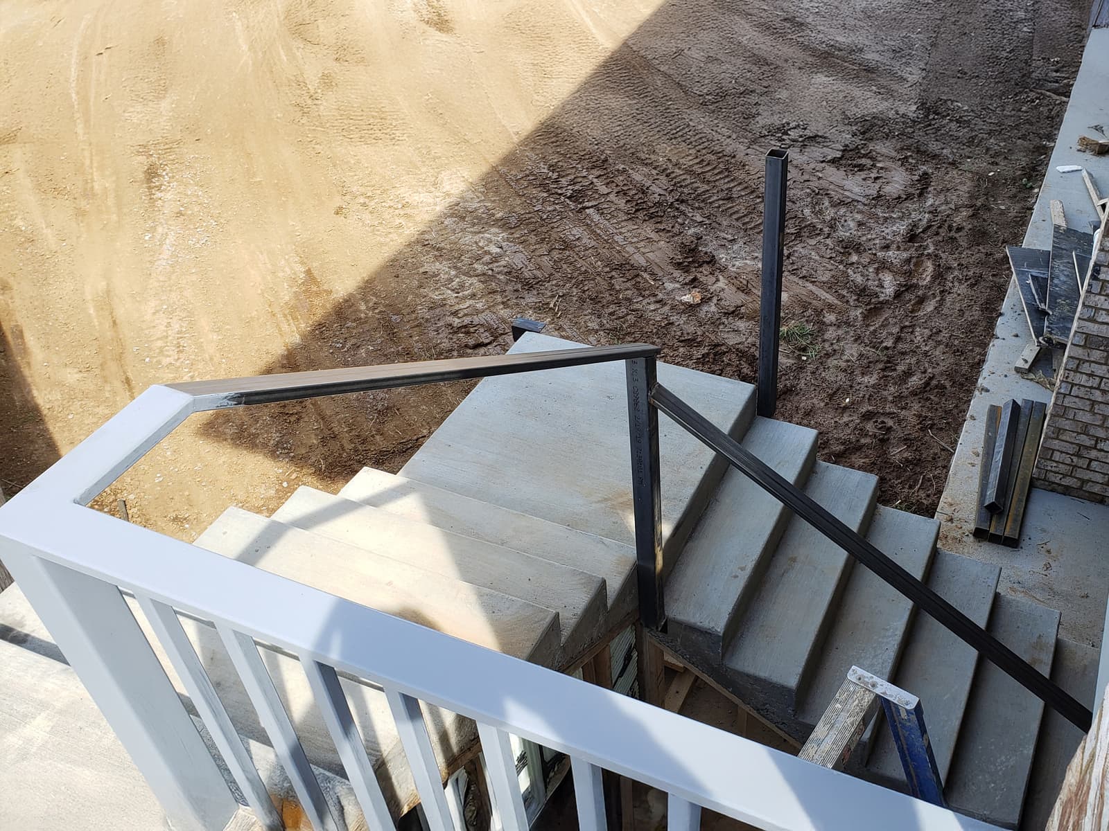 Preventing Rust on Outdoor Railings Without Painting: Modern Coating Options