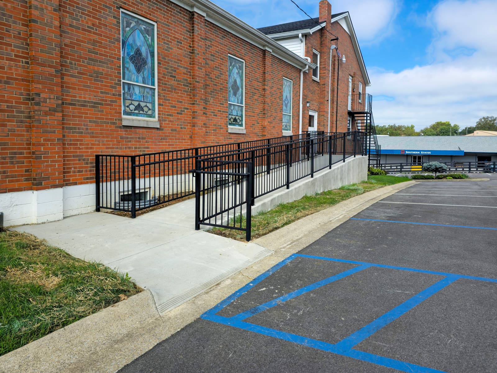Metal Railings for Split-Level Homes: Layout Challenges and Design Tips