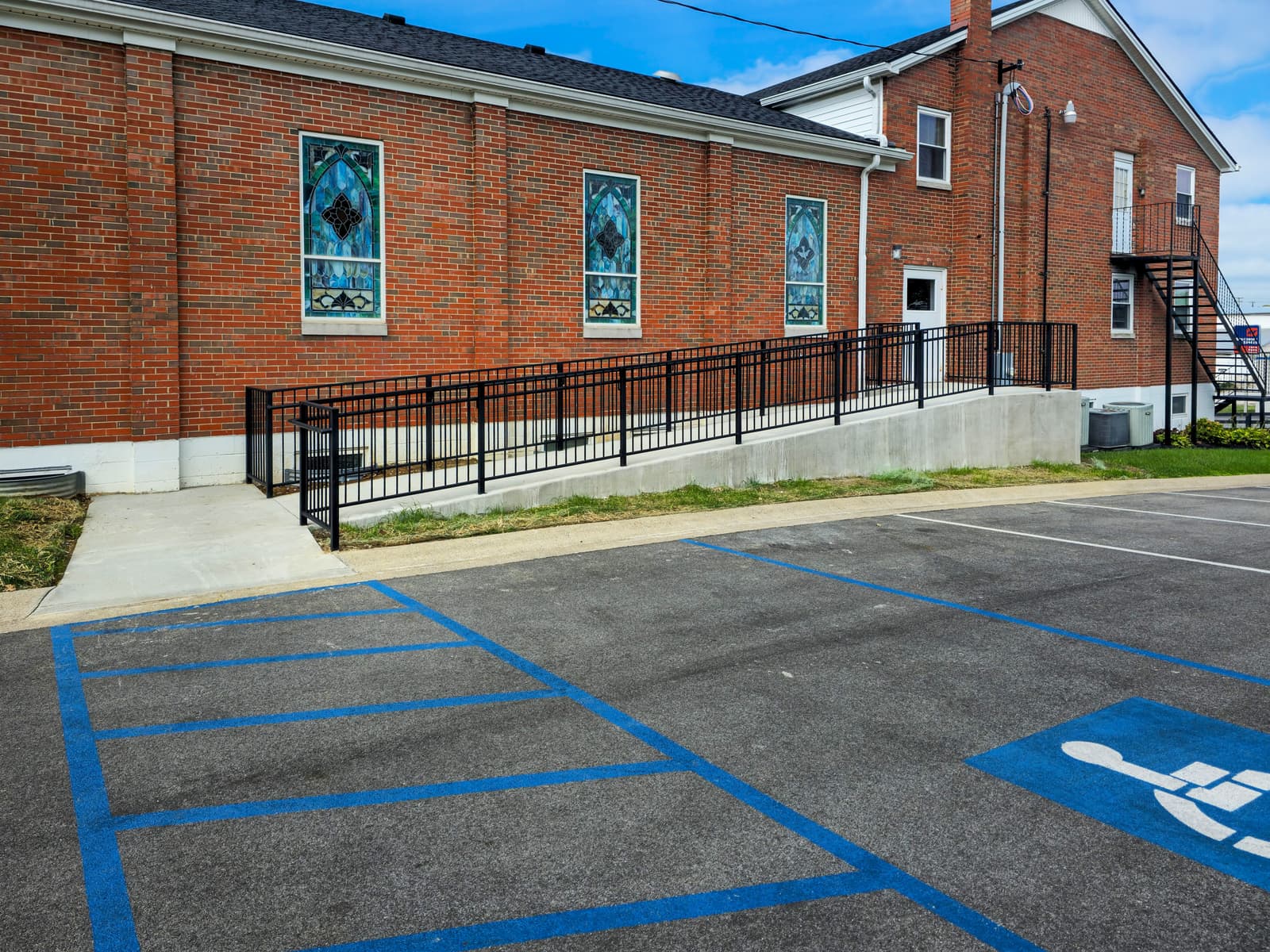 Metal Railings for Split-Level Homes: Layout Challenges and Design Tips