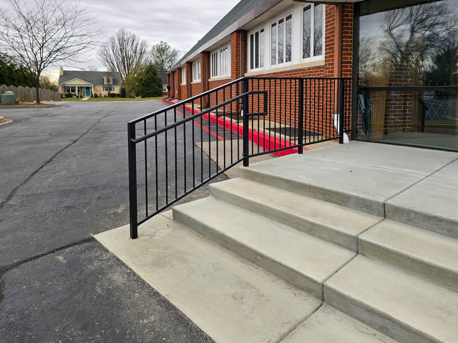 Essential Metal Railings Maintenance Guide for Kentucky’s Seasonal Weather