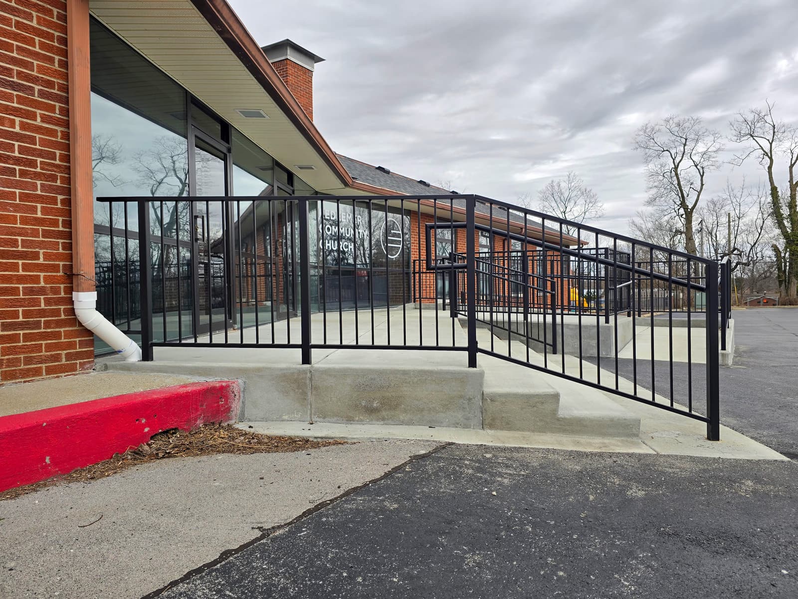 Choosing the Right Metal Stair Design for Reliable Balcony Access