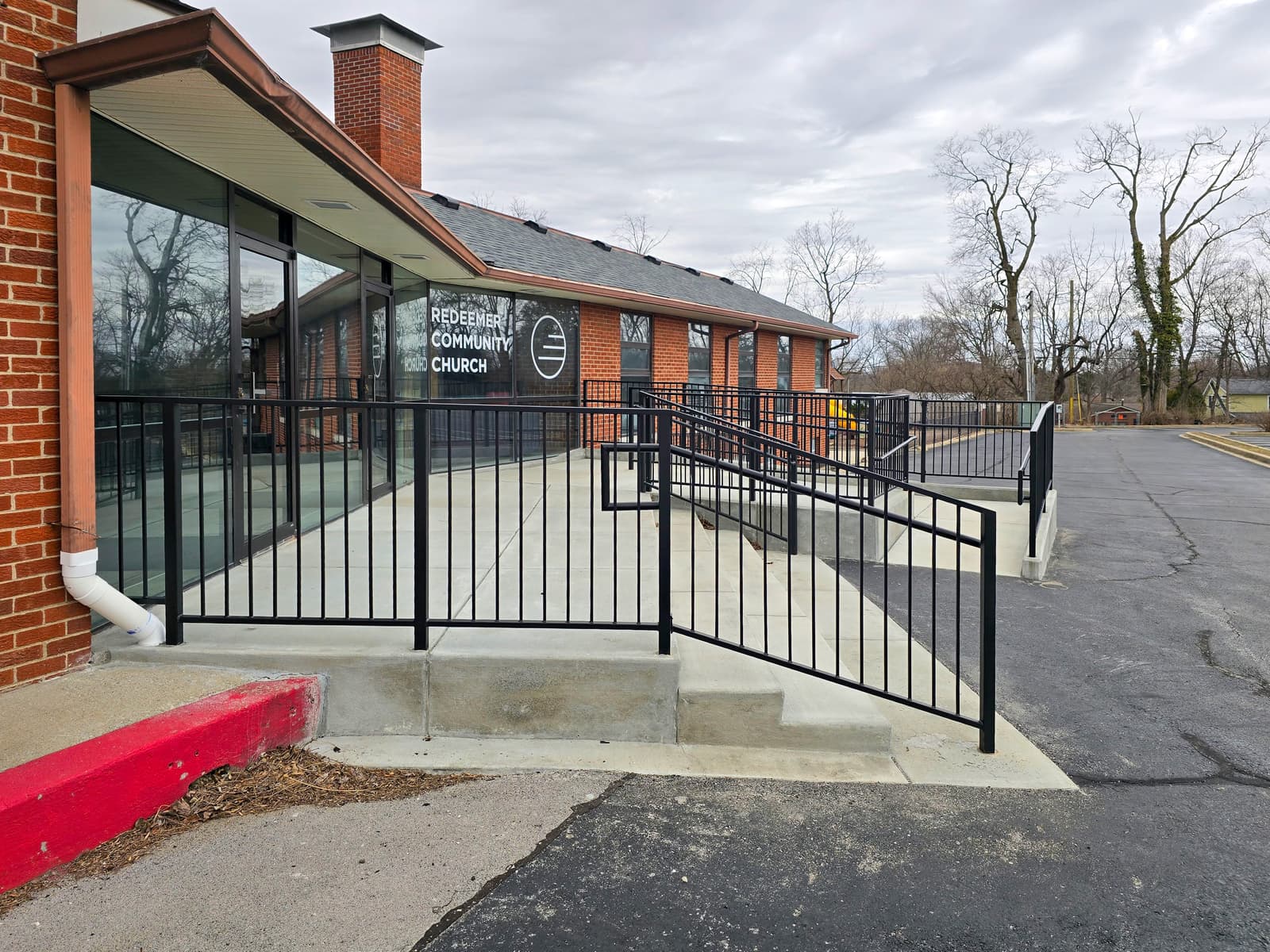 Wrought Iron vs. Aluminum Railings: Which Is Best for Kentucky Homes?