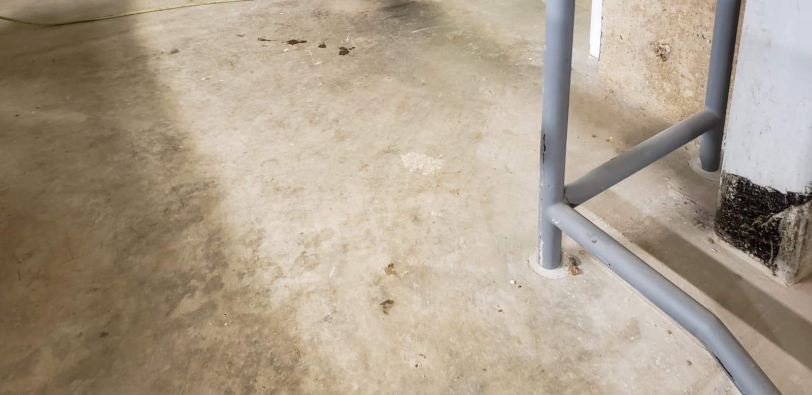How Sun Exposure Affects Railing Finish Performance Over Time