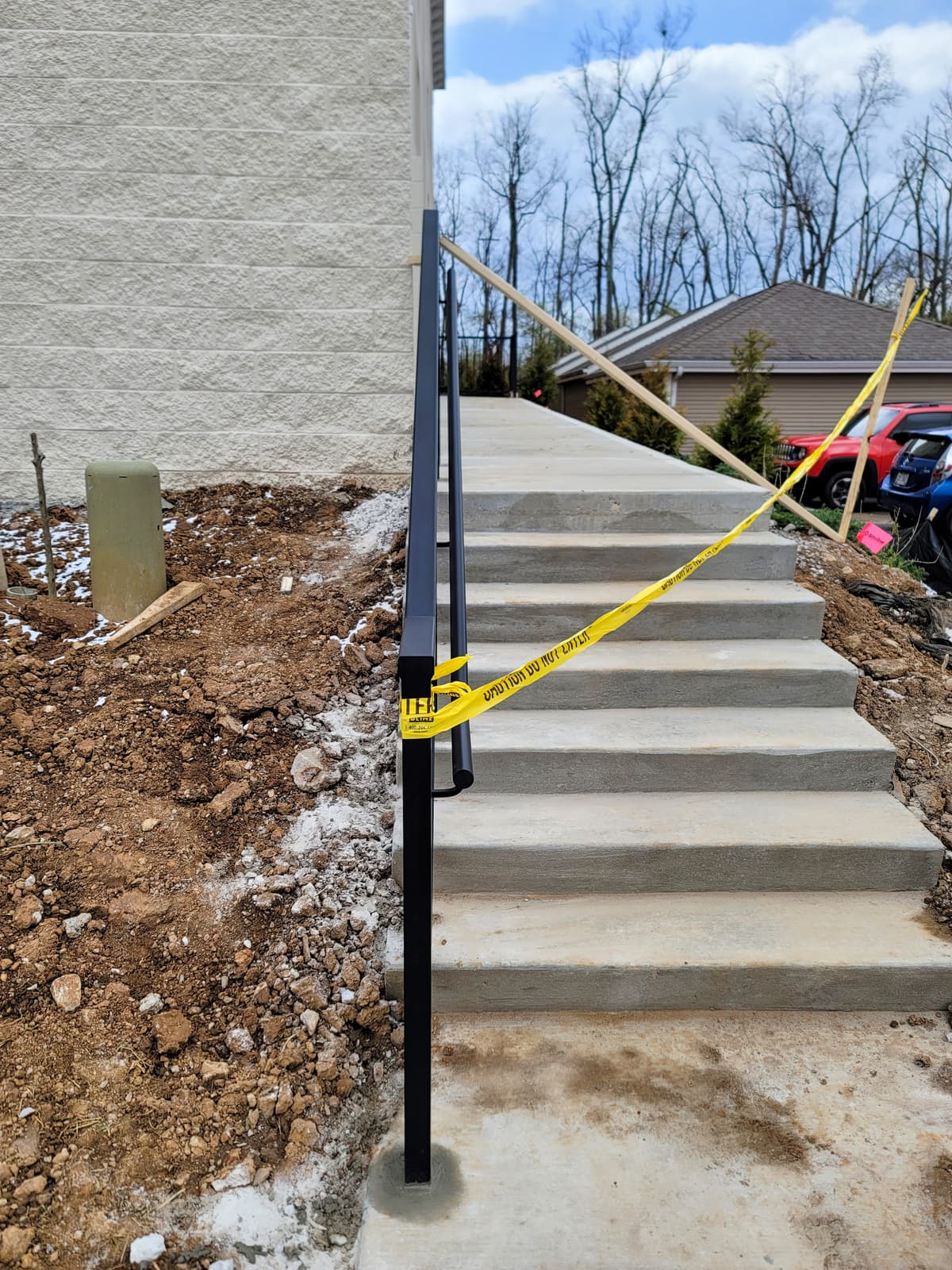 5 Signs It’s Time to Replace Your Old Metal Fence and Railing