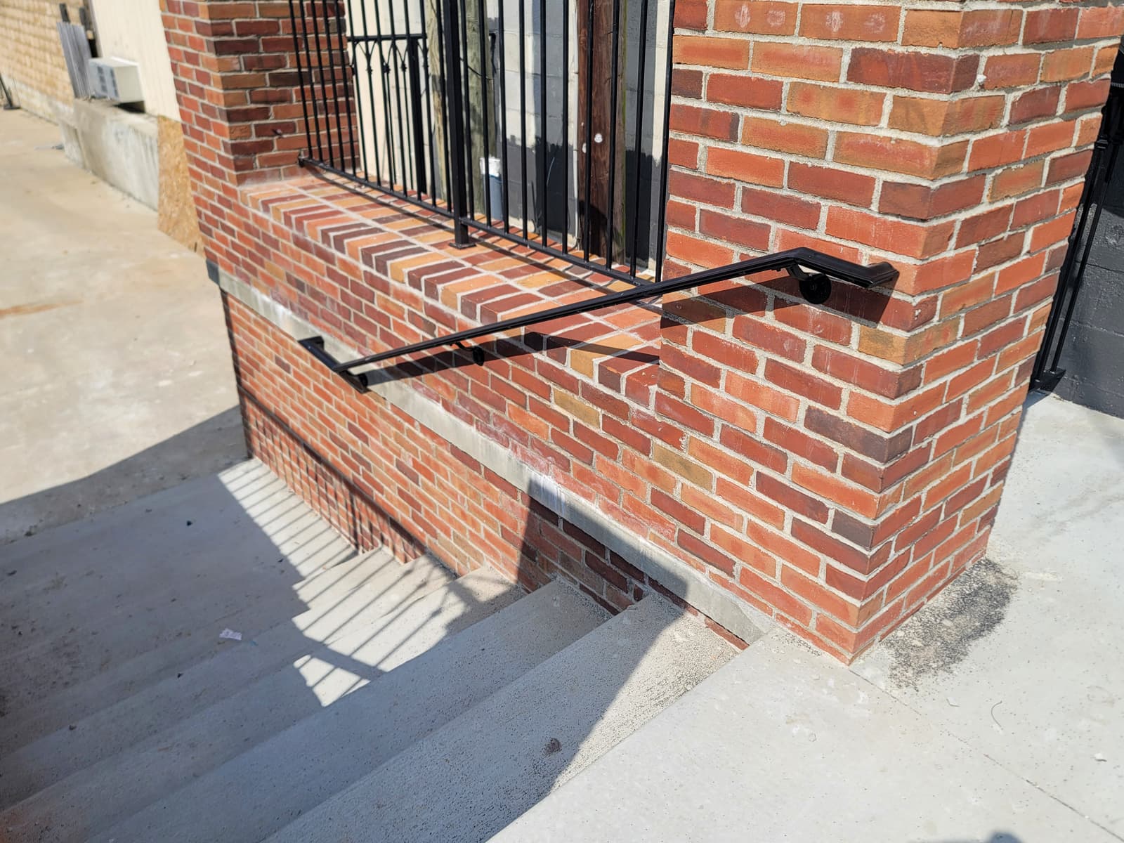 Metal Railings for Split-Level Homes: Layout Challenges and Design Tips