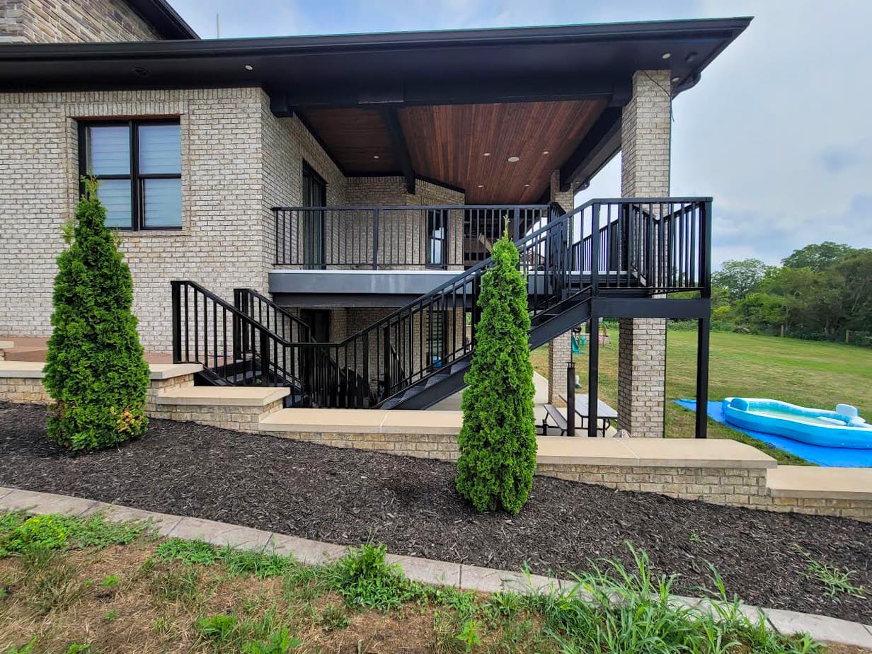 Stair Railing Continuity Rules: Where Breaks Are Allowed — and Where They Aren’t