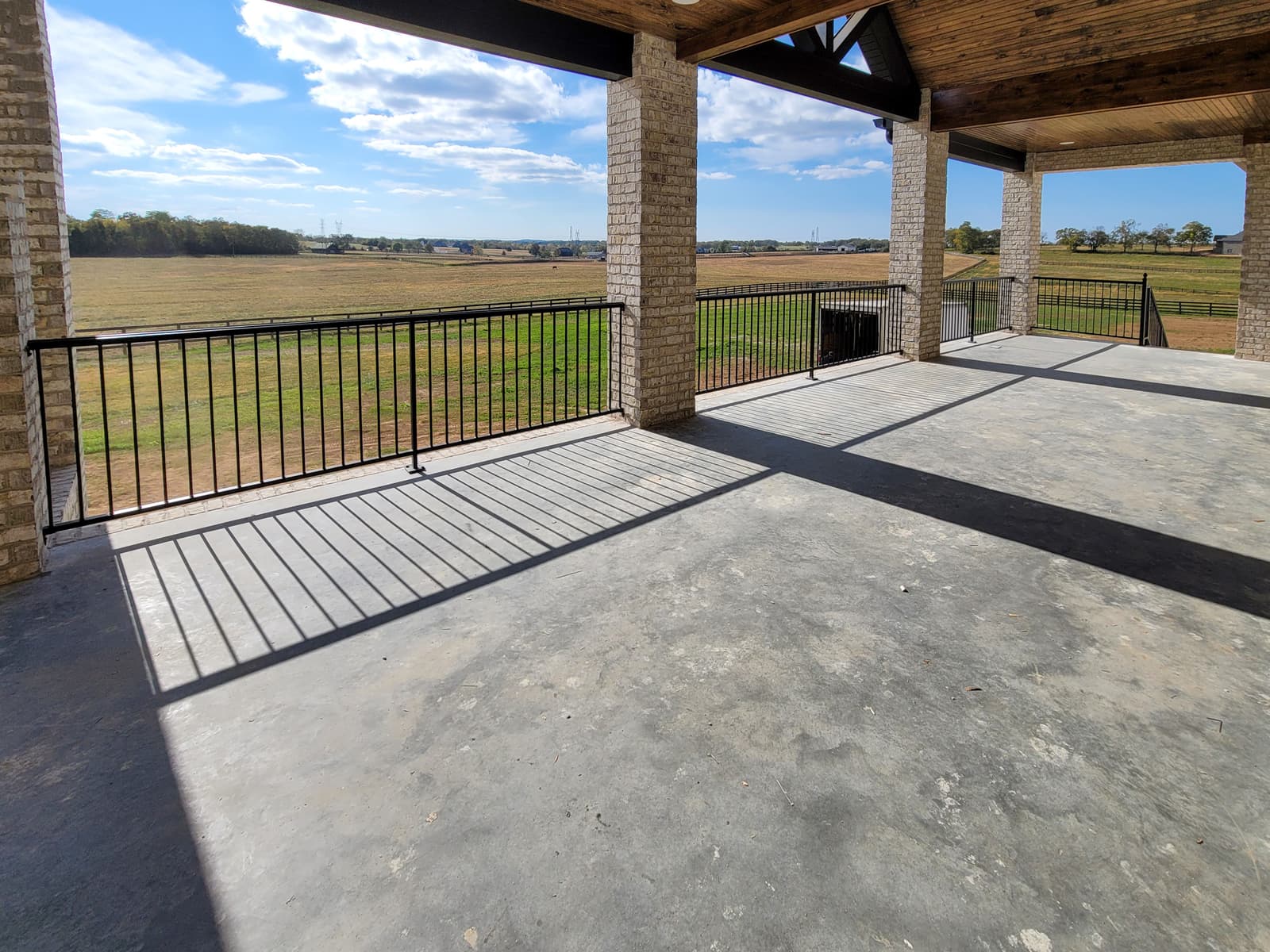 Top 5 Reasons to Choose Custom Metal Railings for Your Lexington Home or Business