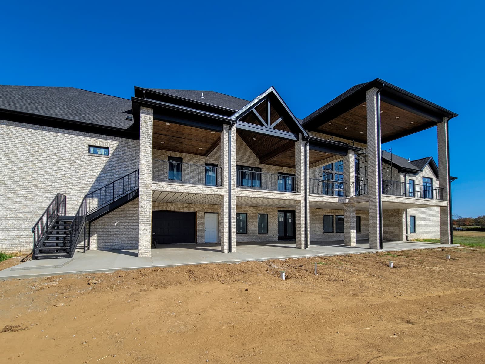 Top 5 Reasons to Choose Custom Metal Railings for Your Lexington Home or Business